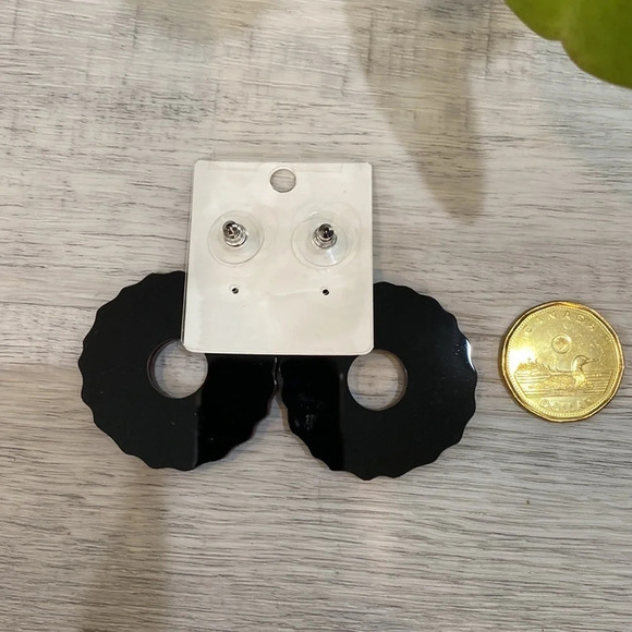 Festive Christmas Earrings Bronze Sparkly Wreath - Picture 3 of 3